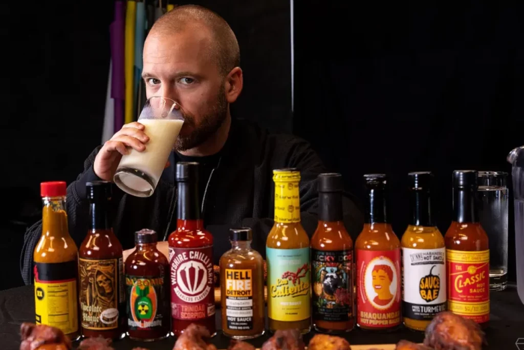 Hot ones youtube műsorvezetője Sean Evans