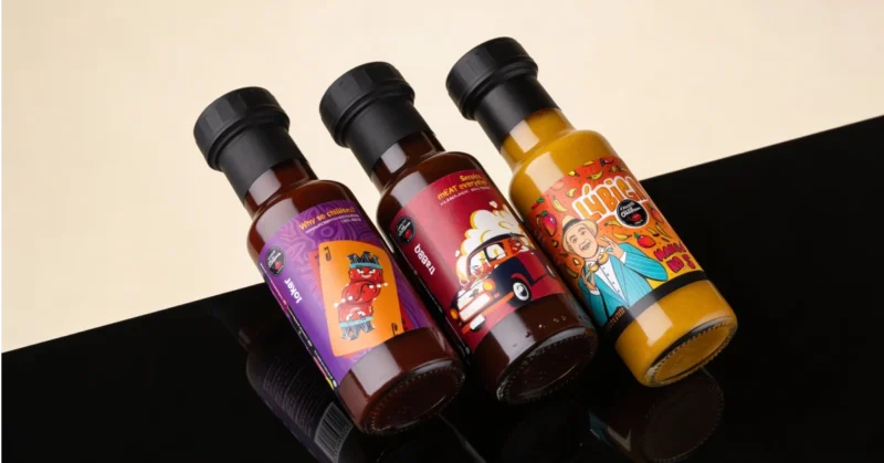 Három chili szósz egymás mellett